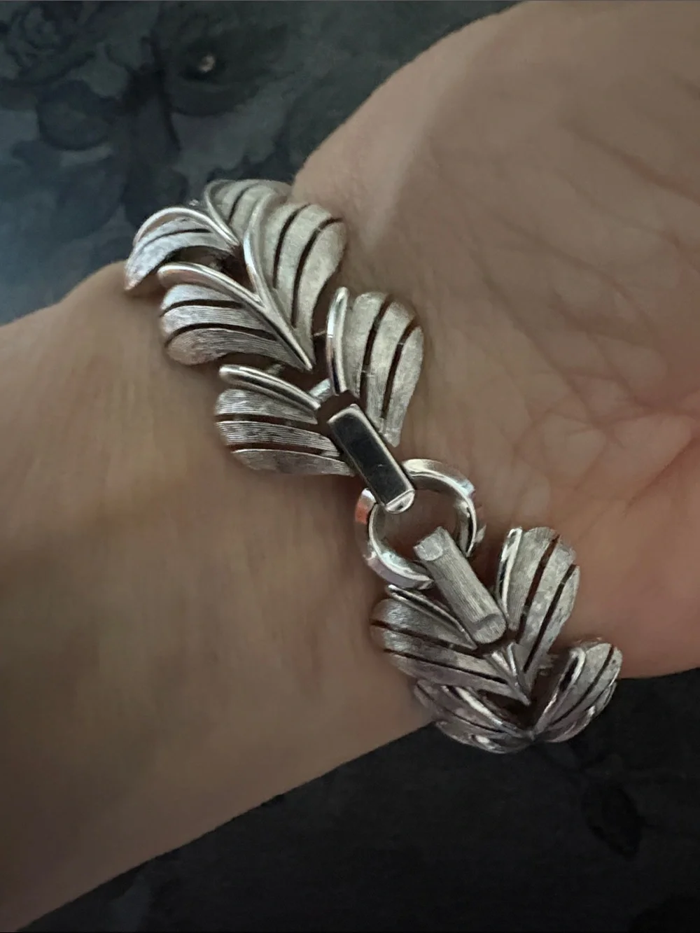 TRIFARI VINTAGE SILVER TEXTURED LEAF LINK 7.5